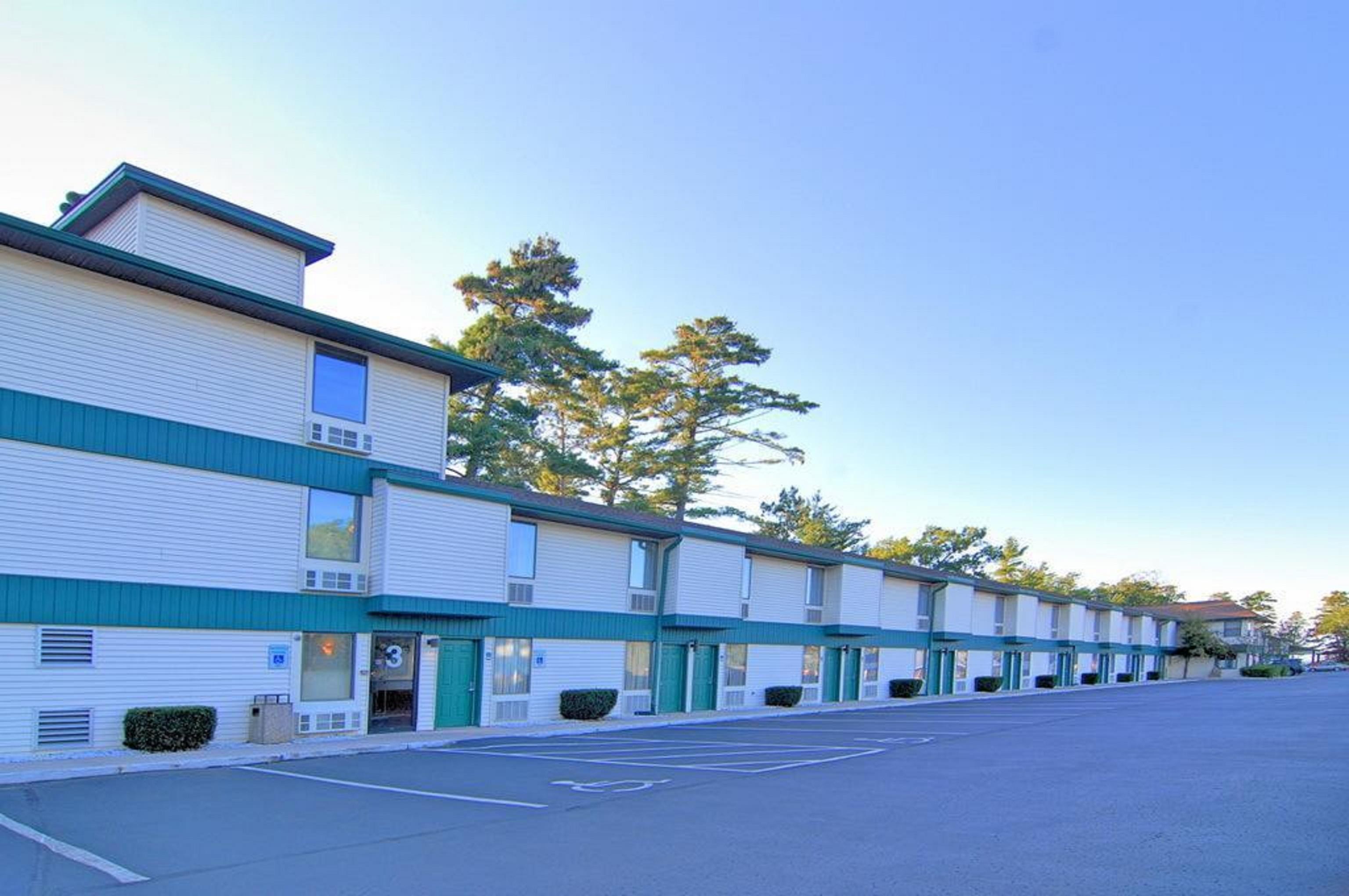Quality Inn Traverse City Exterior photo