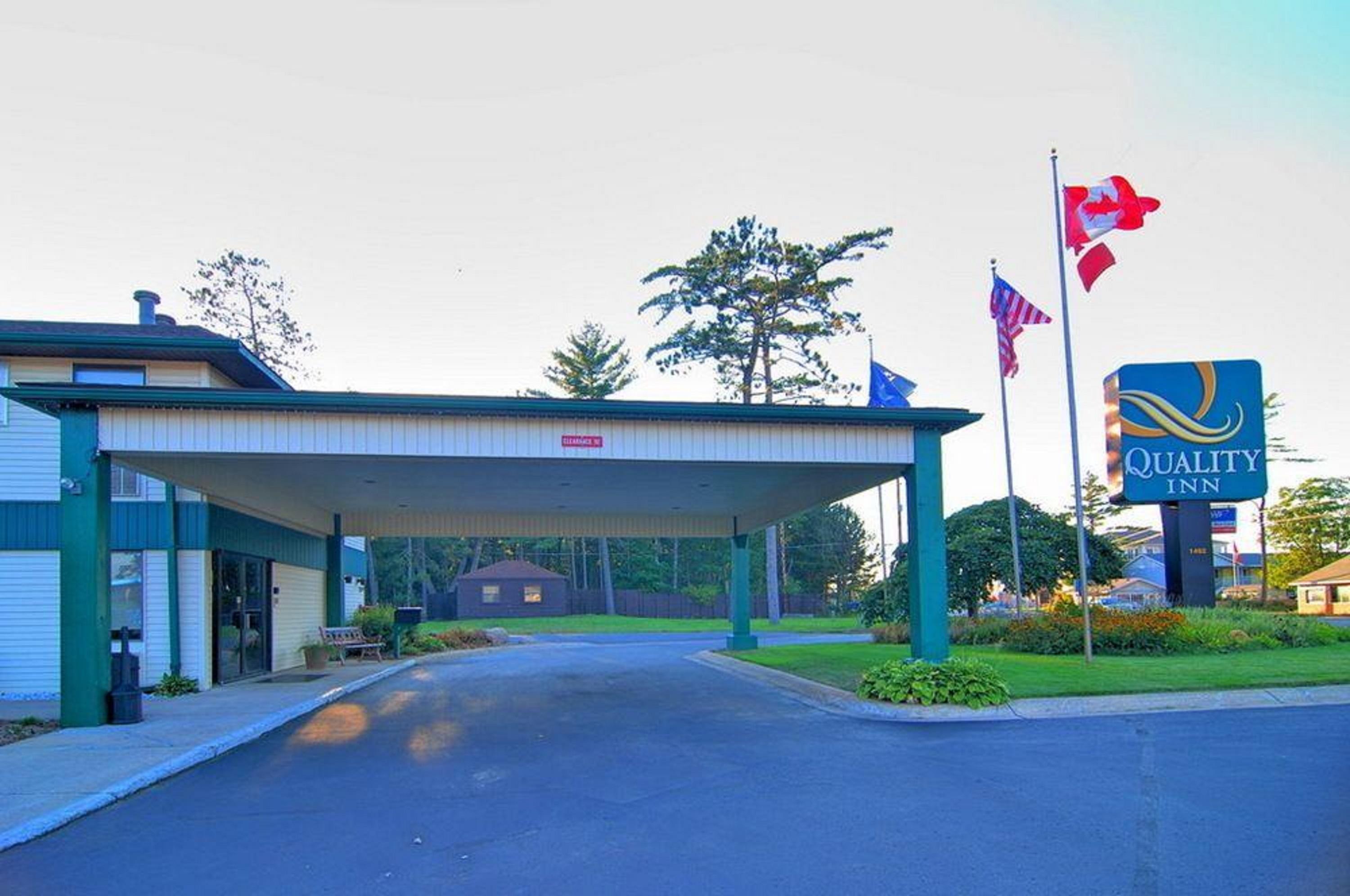 Quality Inn Traverse City Exterior photo