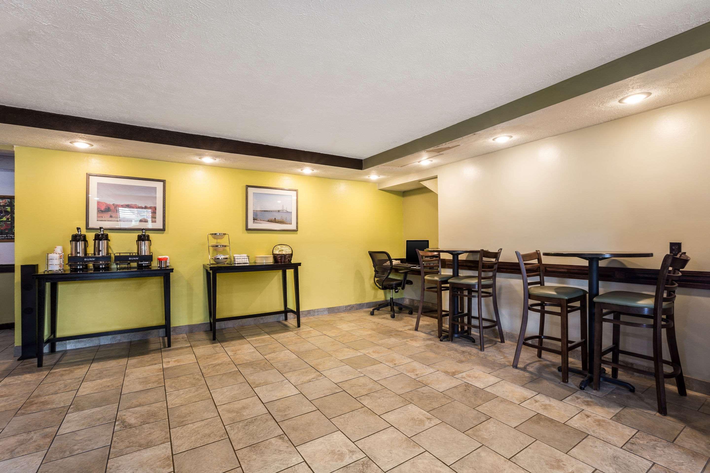 Quality Inn Traverse City Exterior photo