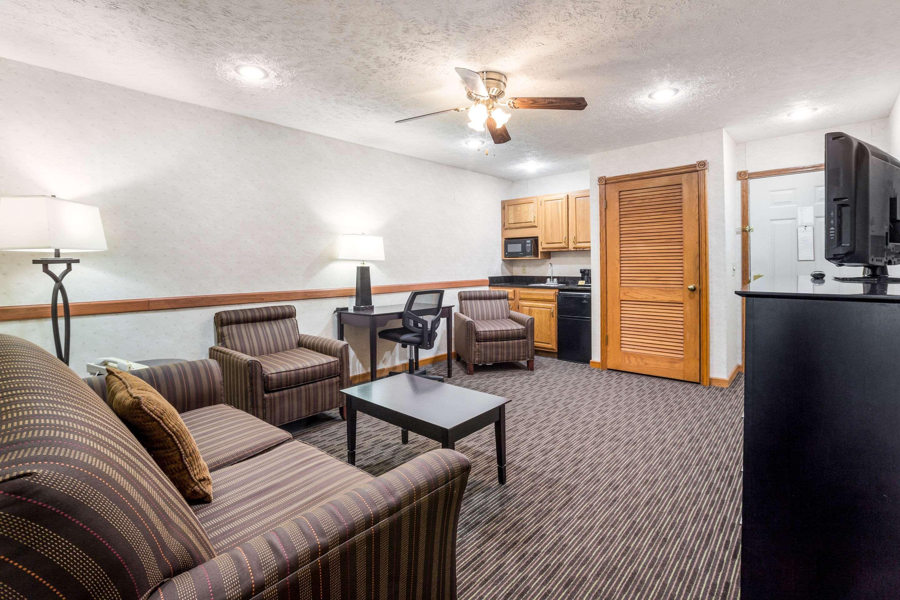 Quality Inn Traverse City Exterior photo