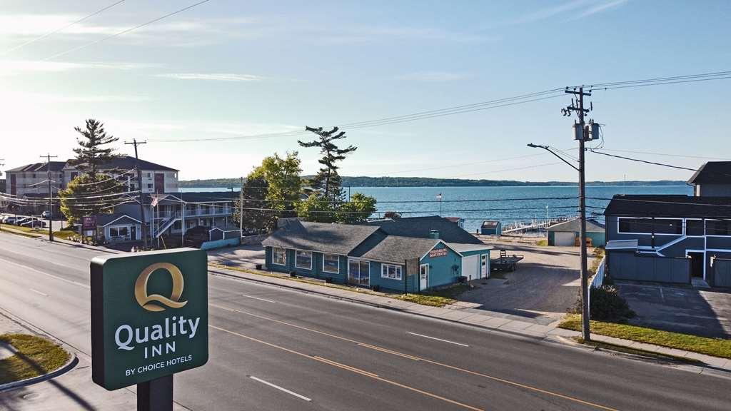 Quality Inn Traverse City Exterior photo