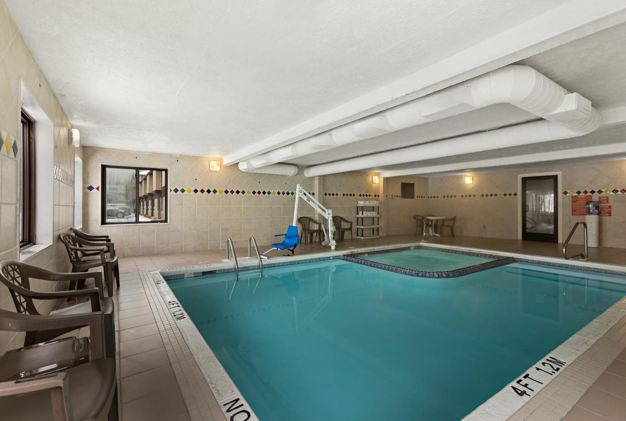 Quality Inn Traverse City Exterior photo